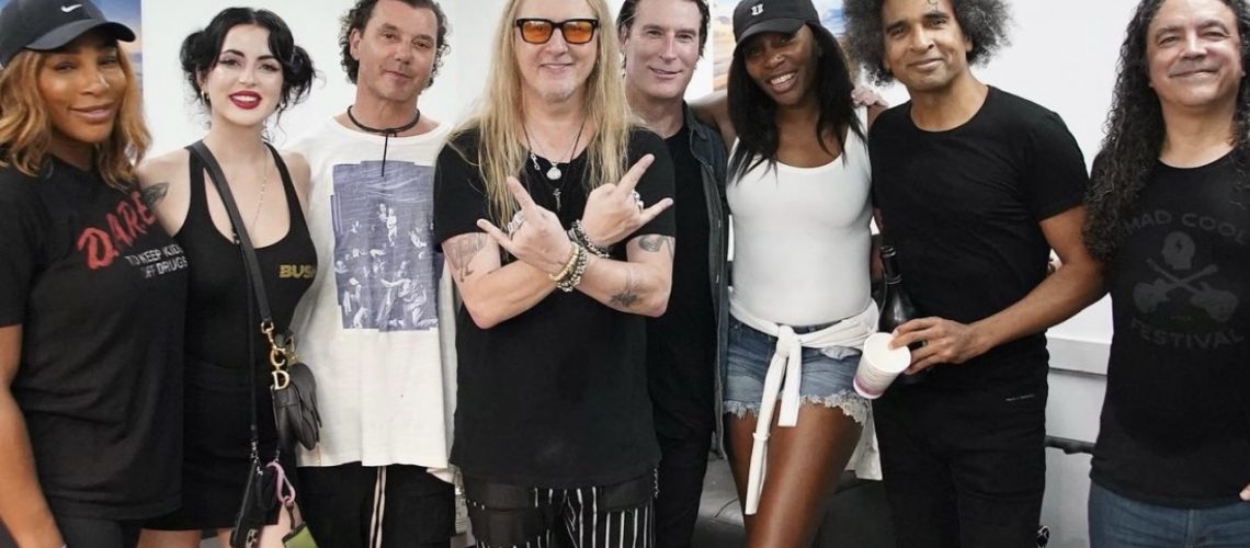 Serena and Venus Williams take photo with band Alice in Chains